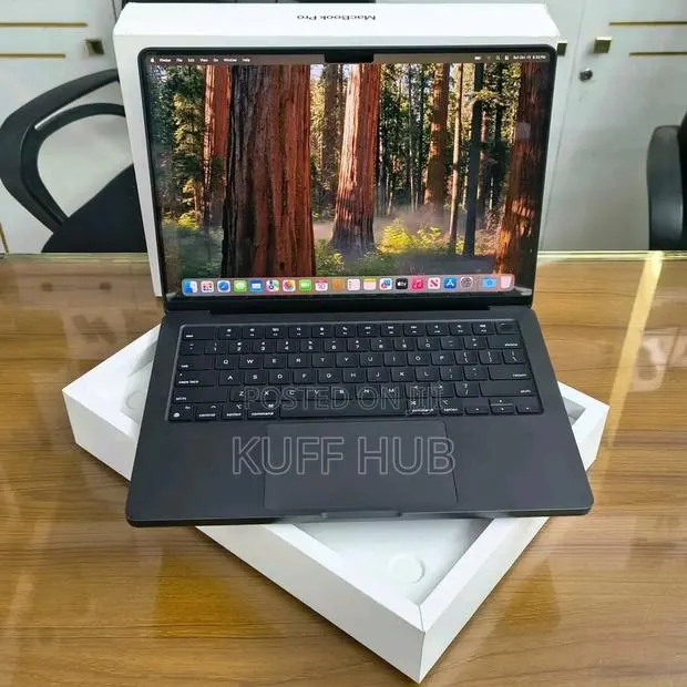 New Laptop Apple MacBook Air 2025 M4 16GB Apple M4 SSD 512GB · Photo 1