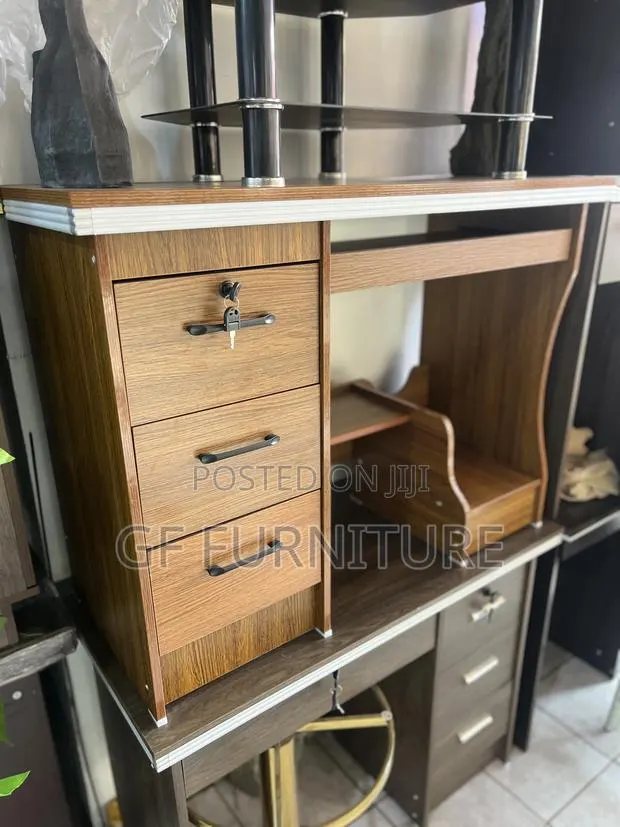 Executive Computer Desk · Photo 1