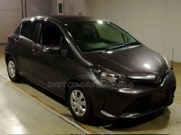 Toyota Vitz 1.3 FWD 5dr 2015 Gray · Photo 1