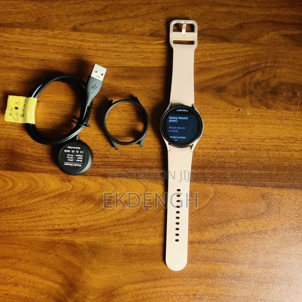 Samsung Galaxy Watch 5 40mm Black + Case and Screen Protector