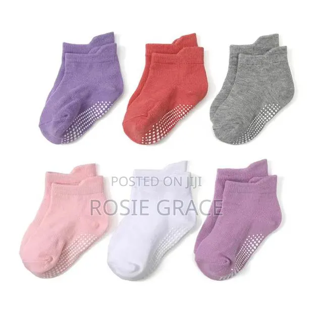 3 Pair Anti-Slip Socks · Photo 2
