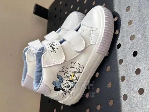 White Minnie Mouse Girls Sneakers · Photo 3