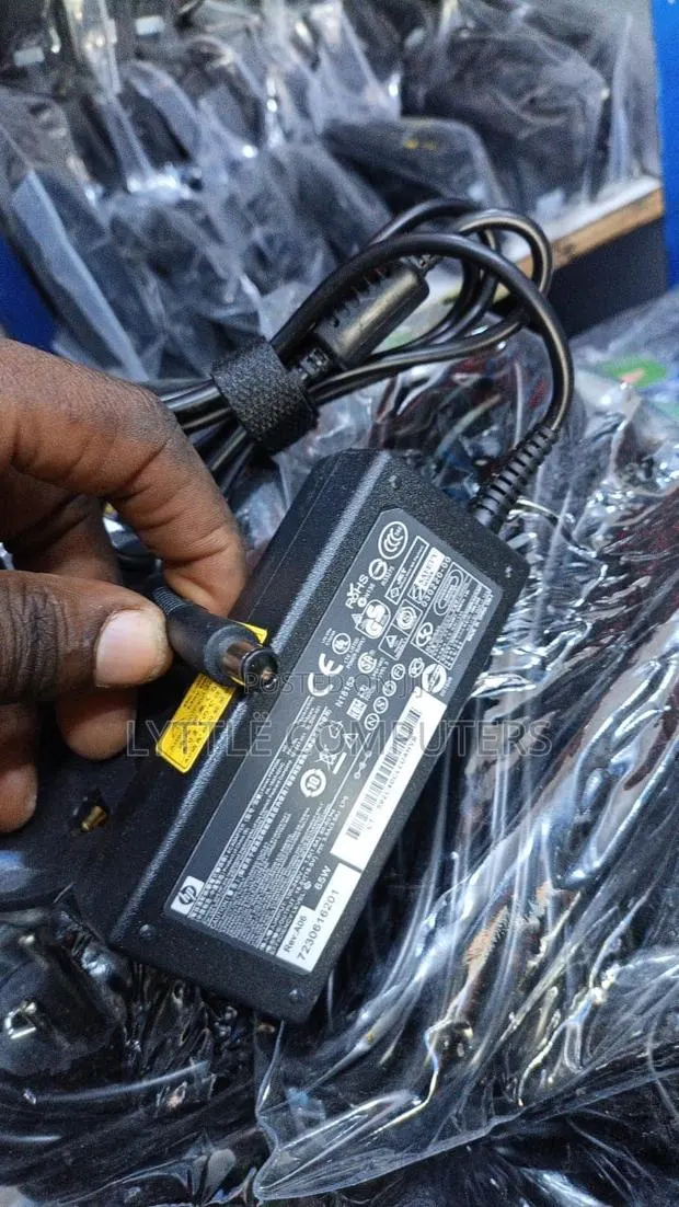 Original HP Big Pin Charger · Photo 1
