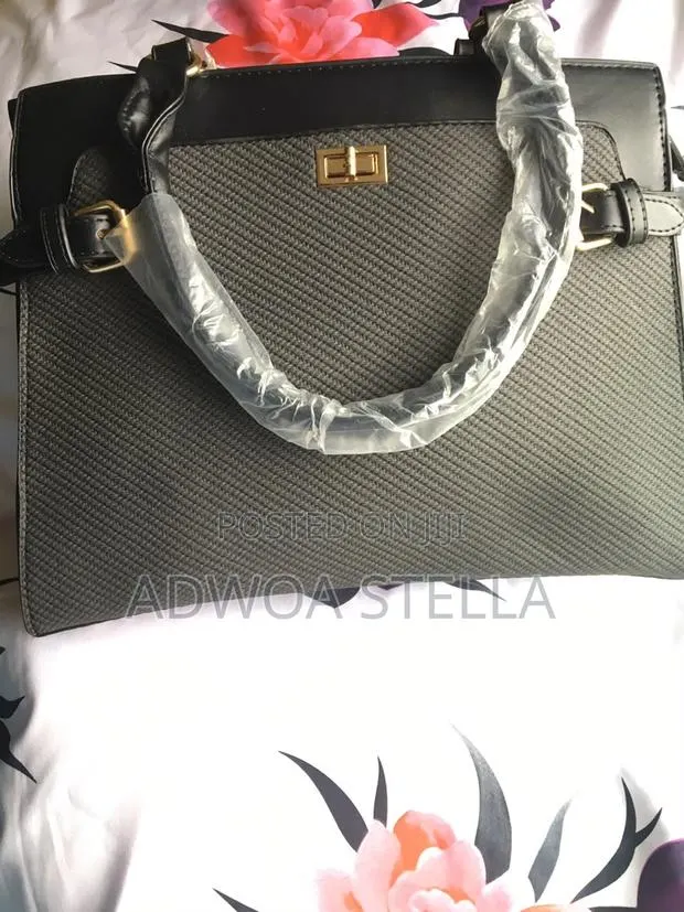 Chic Fashion Handbag · Photo 1
