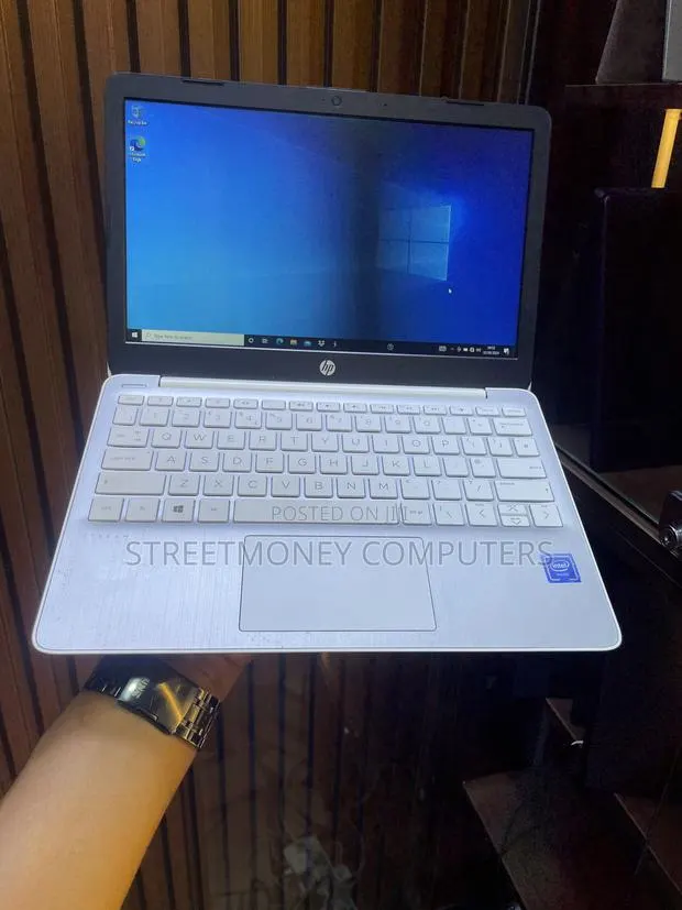 Laptop HP Stream 11-ah110hr 2GB Intel Celeron SSD 32GB · Photo 1