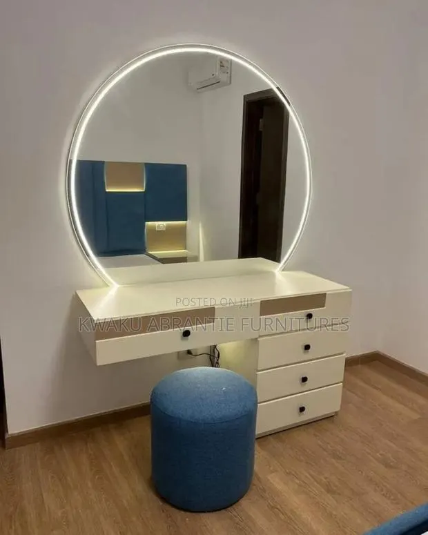 Dressing Mirror · Photo 1