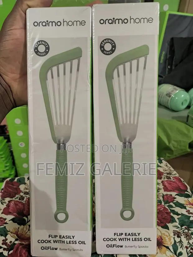 Oraimo OilFlow Easy-Flip Low-Oil Butterfly Spatula · Photo 1