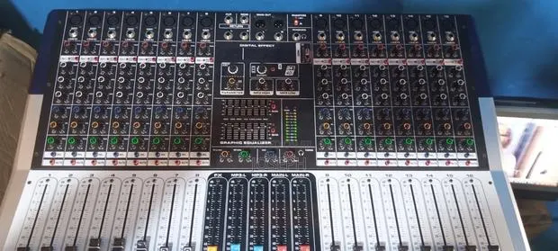 16 Channel Power Mixer Amplifier · Photo 1