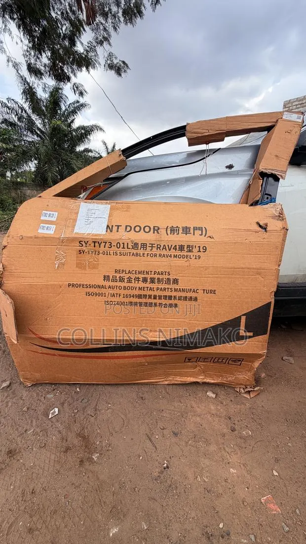 Toyota Rav4 Driver Side Door · Photo 1