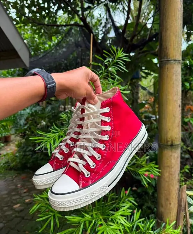 Converse Season · Photo 1