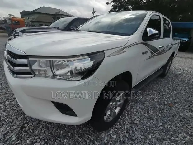 Toyota Hilux Revo Double Cab Deisel 2.4 AWD 2019 White · Photo 1