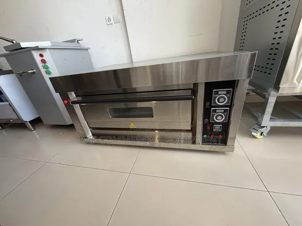 Commercial Single Deck 2 Tray Gas Oven · Photo 1