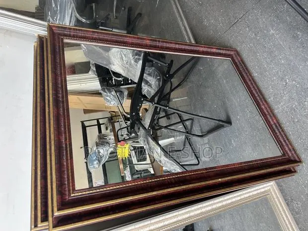 Hanging Wall Mirror With Frame · Photo 1