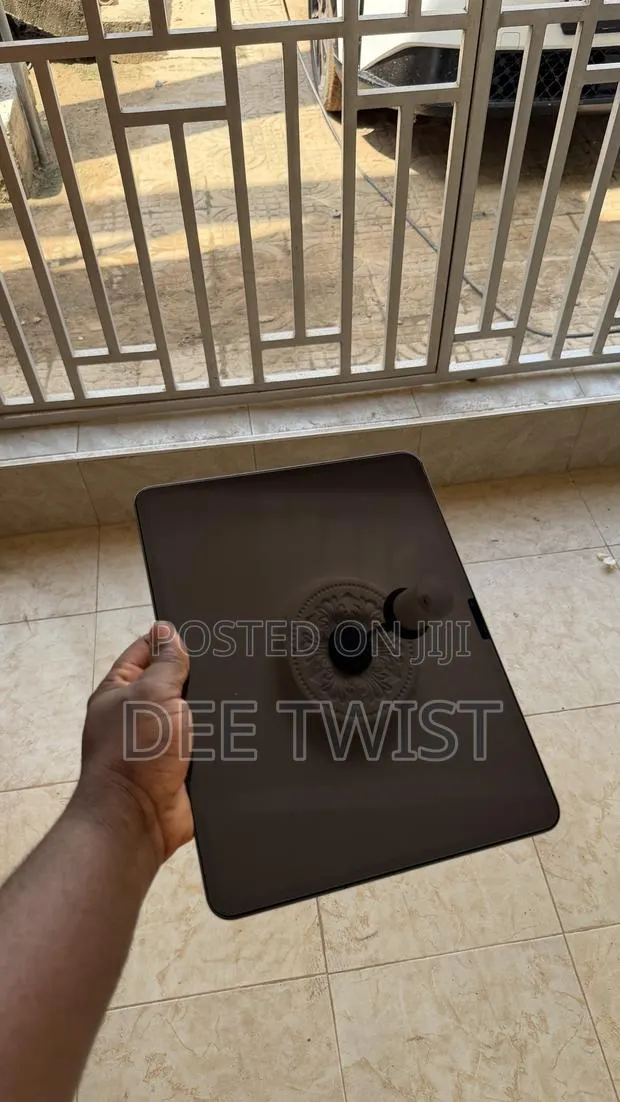 Apple iPad Pro 13 (2025) 256 GB Black · Photo 1