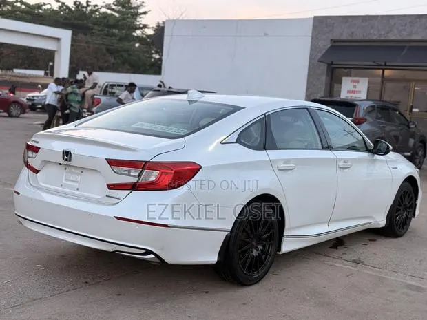 Honda Accord Touring 2.0T 2022 White · Photo 1