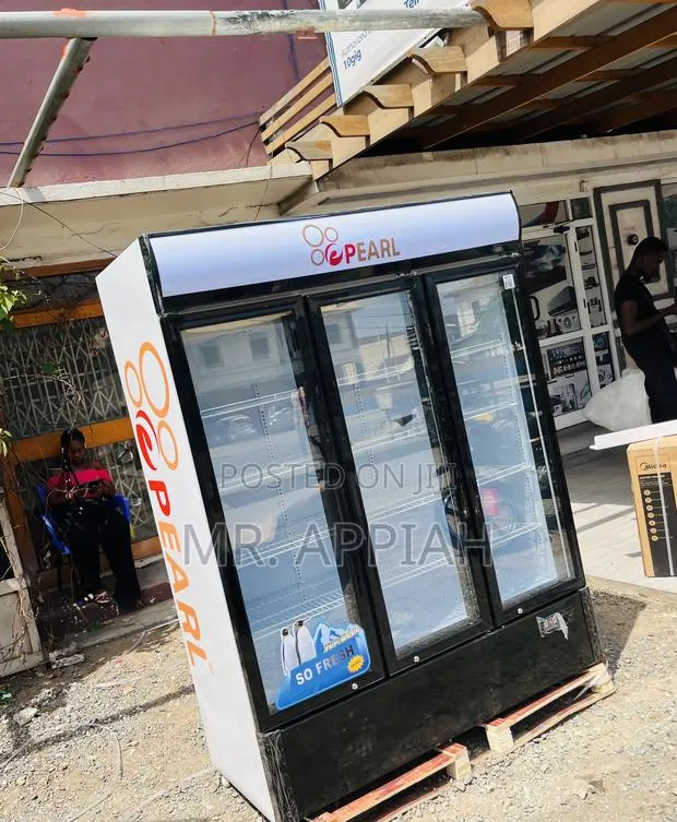Energy Efficient Pearl PVC-1540-28ab 3 Door Display Fridge. · Photo 1