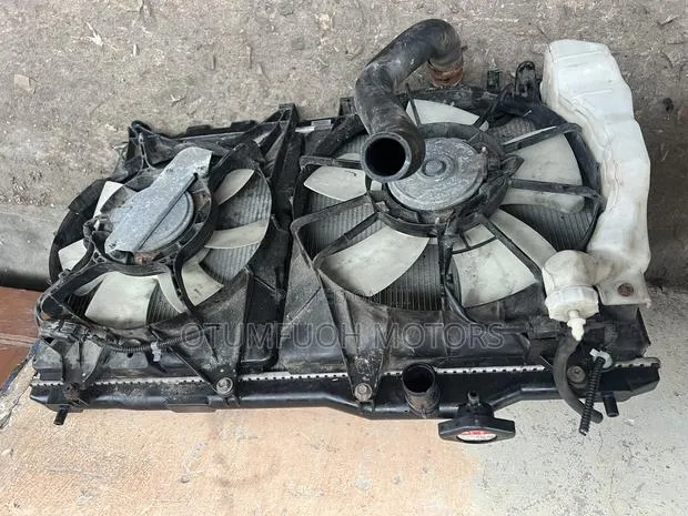 Honda Civic 2012 2013 2014 2015 Complete Radiator (Water Tank) · Photo 1