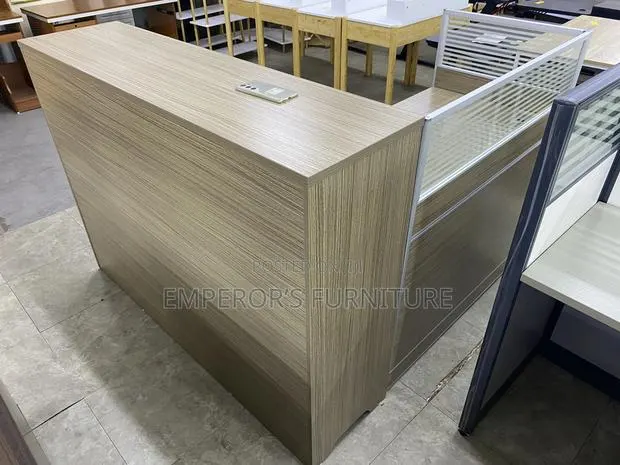 Quality Modern Front Desk/Single Work Station With Storage · Photo 1
