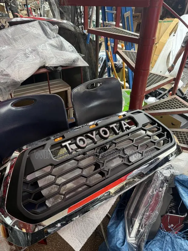 Toyota Tacoma 2017,2018,2019,2020 Front Shells/Grille · Photo 1