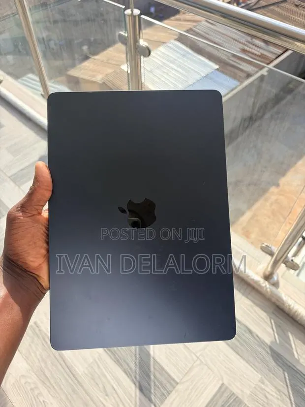 Laptop Apple MacBook Air 16GB Apple M2 SSD 256GB · Photo 1