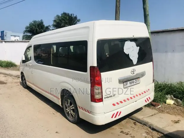 Toyota Hiace - 15 Seater Bus · Photo 1
