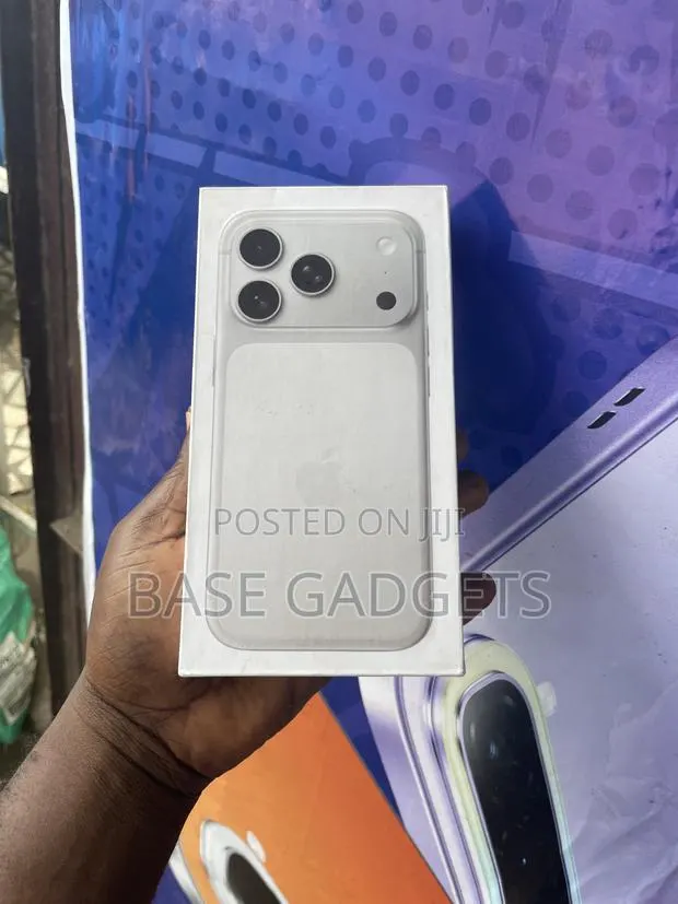New Apple iPhone 17 Pro Max 1 TB Silver · Photo 1