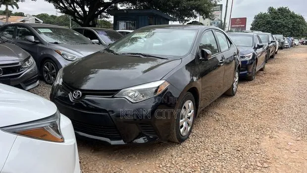Toyota Corolla LE 4dr Sedan (1.8L 4cyl CVT) 2016 Black · Photo 1