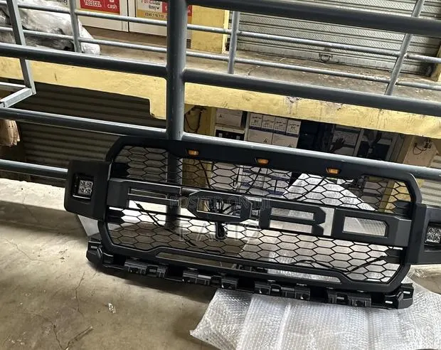 Ford 150 (F150) 2017,2018,2019,2020 Front Shells (Grill) With Light · Photo 1