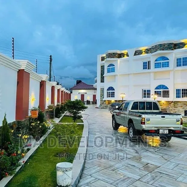 8bdrm Maisonette in Ma Developments, Tema Metropolitan for sale · Photo 1