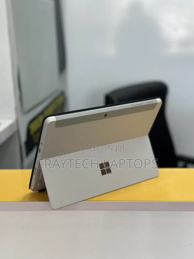 New Laptop Microsoft Surface Go 8GB Intel Pentium SSD 128GB · Photo 1