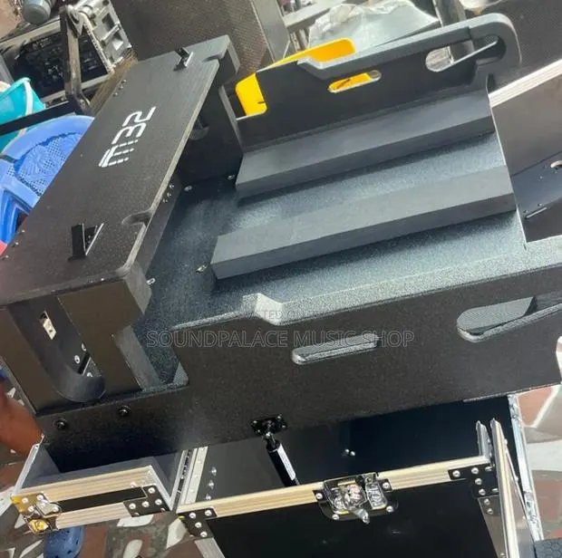 Midas M32 Flight Case Designed for Maximum Protection · Photo 1