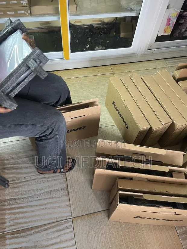 Laptop Box · Photo 1