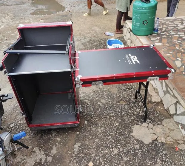 Jac Pro Audio 16u Flight Case Mixer Rack With an Attached Table · Photo 1