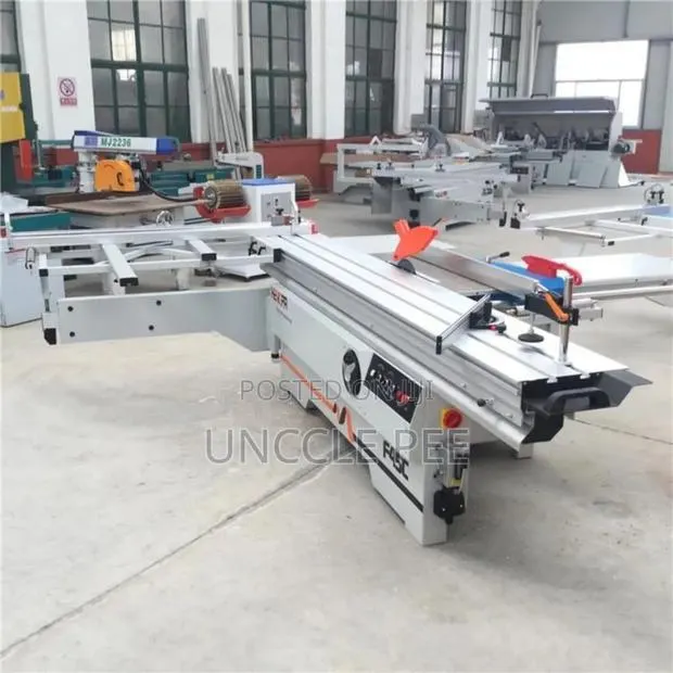 Sliding Table Saw Cutting Machine · Photo 1