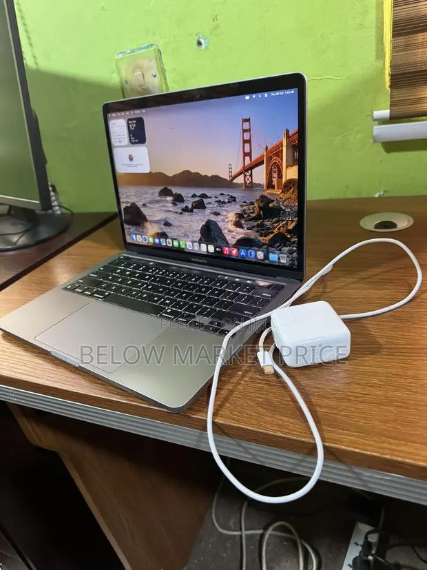 Laptop Apple MacBook Pro 2020 8GB Apple M1 SSD 256GB · Photo 1