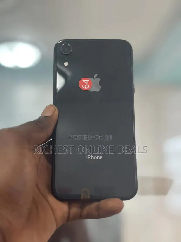 Apple iPhone XR 64 GB Black · Photo 1