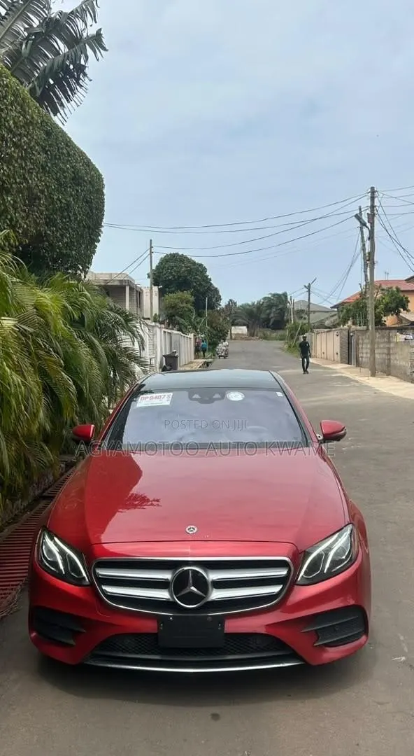 Mercedes-Benz E300 2019 Red · Photo 1