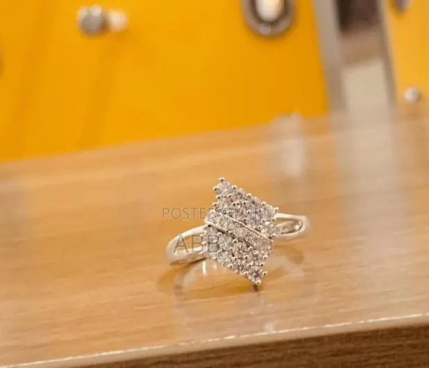 Cluster Zirconia Promise Ring · Photo 1
