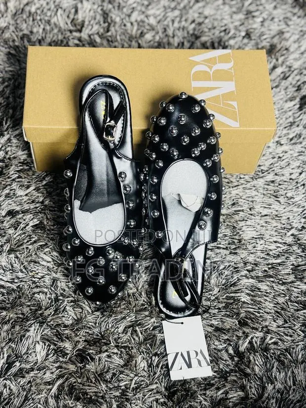 Zara Black + White Sandals _ Box Ladies Sandals · Photo 1