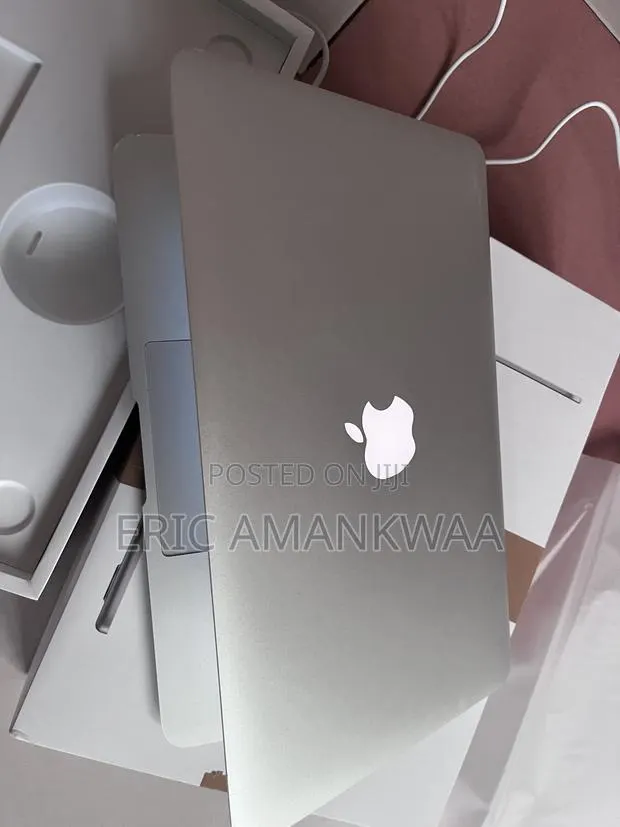 Laptop Apple MacBook Air 4GB Intel Core i5 SSD 256GB · Photo 1