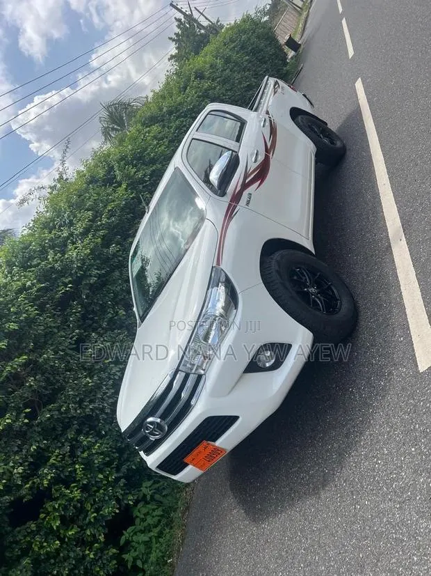 Toyota Hilux Revo Double Cab Petrol 2.7 AWD 2022 White · Photo 1