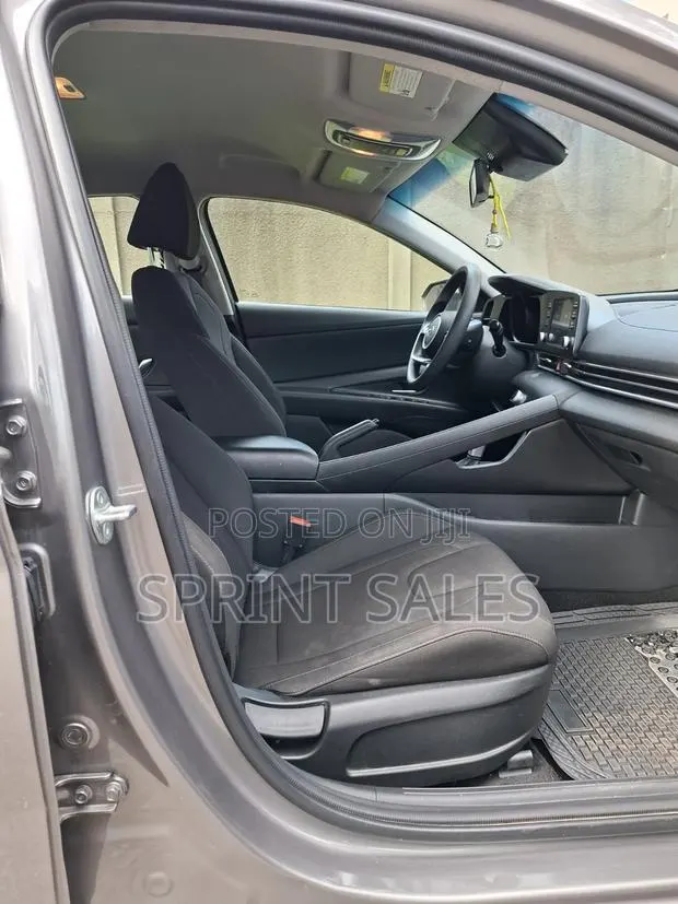 Hyundai Elantra SEL 2023 Gray · Photo 1