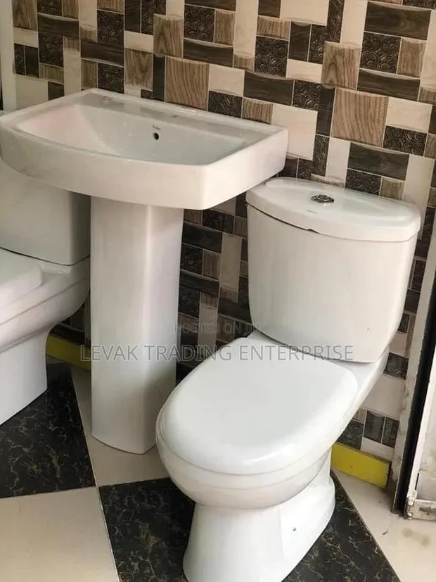 Water Closet , Twyford Toilet Seat _ Watercloset · Photo 1