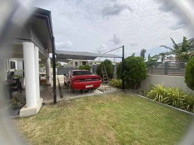 Canopies to Prevent Sun · Photo 1