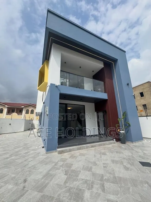 5bdrm Mansion in Oyarifa for sale · Photo 1