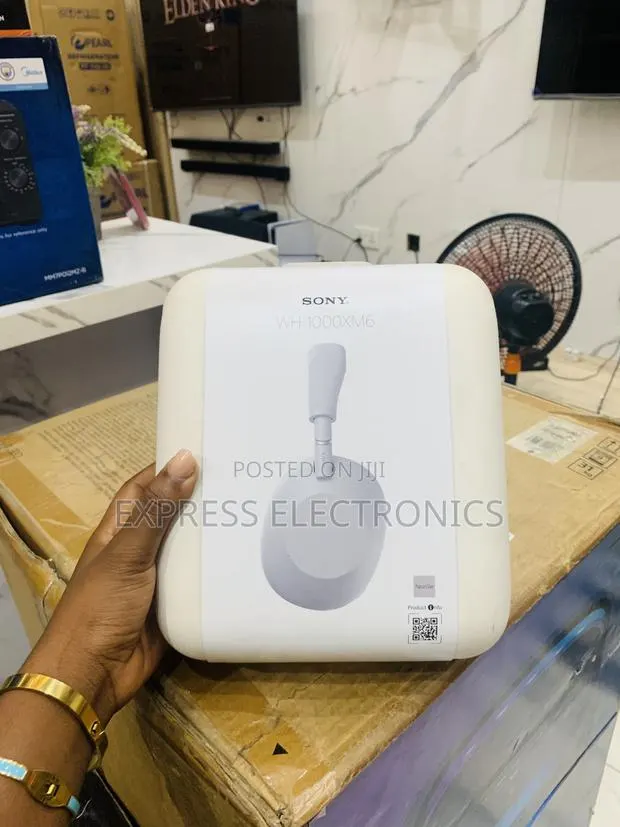 Get a New Sony WH-1000XM6 the Cancelling Wireless Headphones, Black · Photo 1