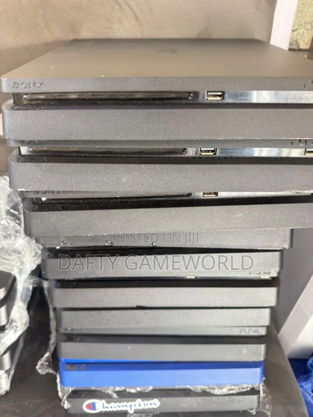 Uk Used Ps4 Slim With Loaded Games · Photo 1
