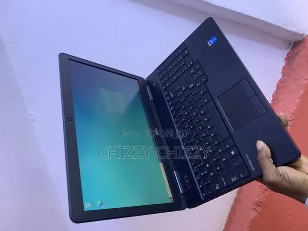 Laptop Dell Latitude 15 E5540 4GB Intel Core I5 HDD 320GB · Photo 1