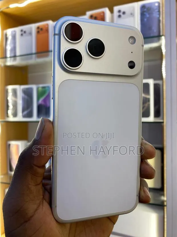Apple iPhone 17 Pro Max 512 GB Silver · Photo 1