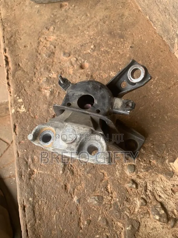 Engine Mount Toyota RAV4 · Photo 1